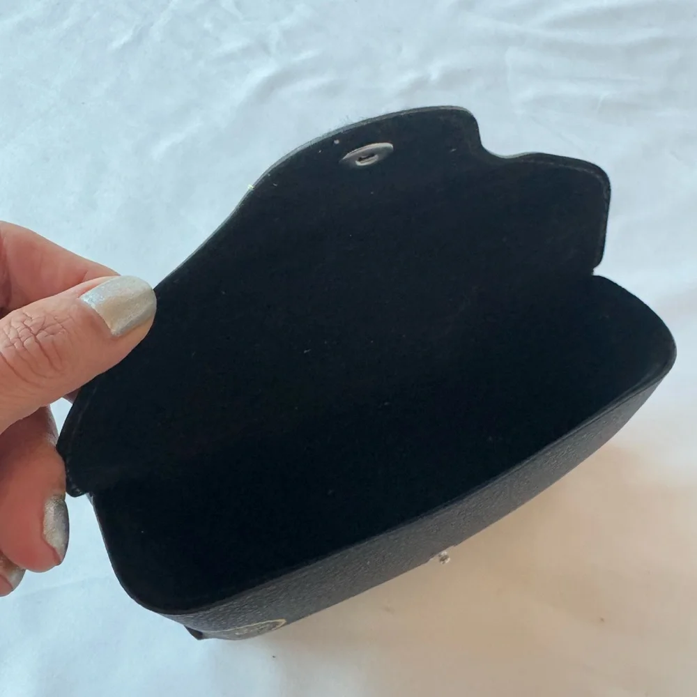 Ray-Ban Black Sunglass Case with Cleaning Cloth Included - Picture 5 of 8